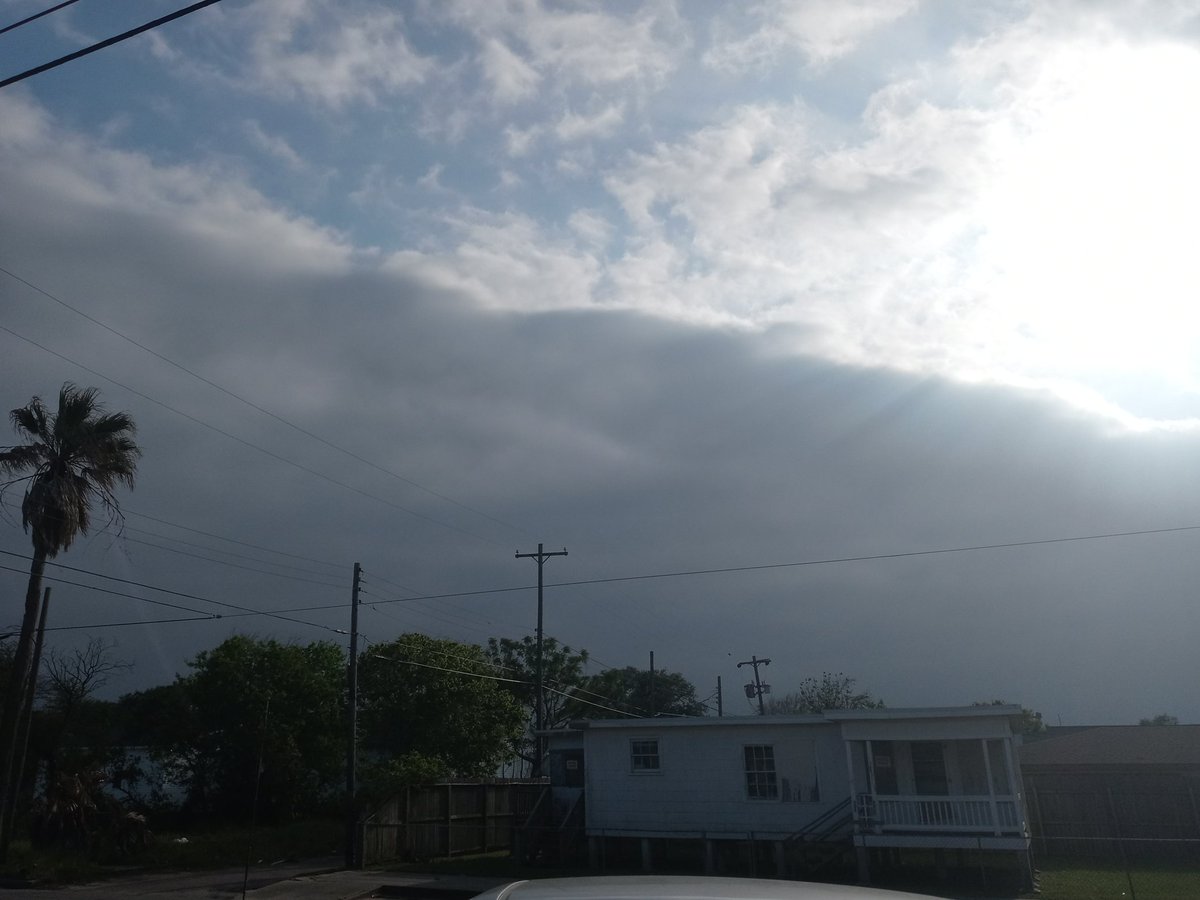 Palestranger17's tweet photo. Storm rolling in
My dog sleeping through the Thunder
#islandlife 
#soggyspring https://t.co/uBOUuYUAMa