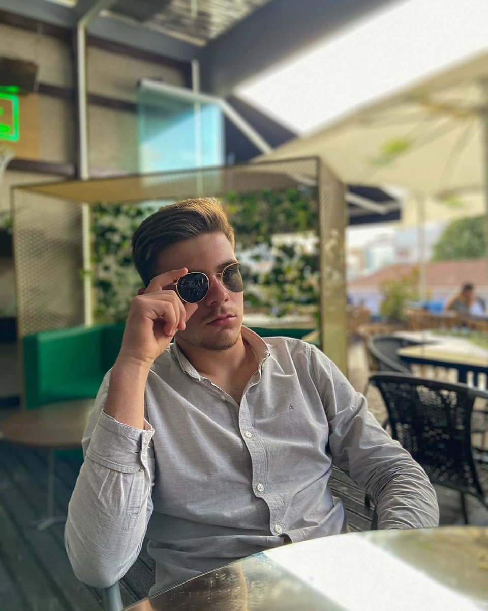 BRTJR3's tweet photo. tienes una mirada que me encanta. https://t.co/lYLh4zdYHA