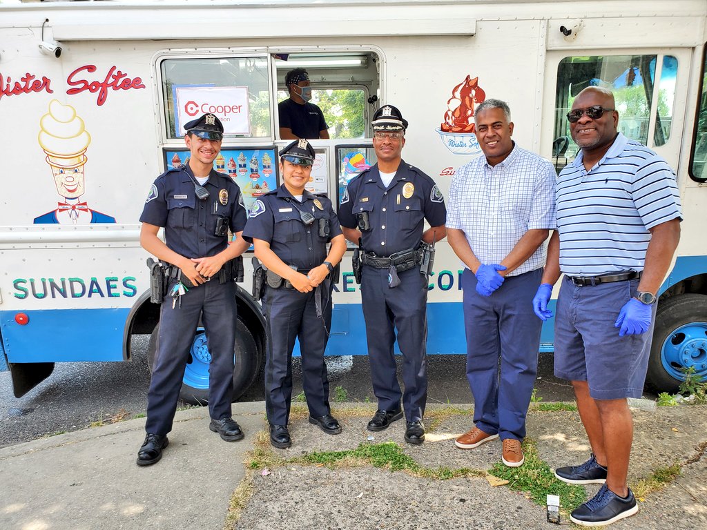 CityofCamdenGov's tweet photo. Mayor Vic Carstarphen &amp; County Commissioner Al Dyer partner with the Cooper Foundation &amp; CCPD to  give out Free Mister Softee Ice Cream on this warm day to residents in Yorkship  Square &amp; Whitman Park. https://t.co/Y8CuLjHYVz