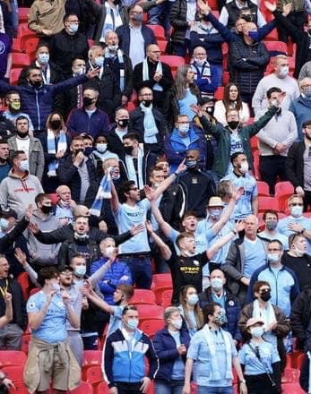Celiamama's tweet photo. How does this make sense? 10,000 football fans singing at close quarters is ok, but over six amateur singers in a large, airy, carefully Covid-secured space is too dangerous? @DrRosena @OliverDowden @DCMSArts please explain. @GMB #singingmatters @CityLondonChoir https://t.co/GJytKgveps