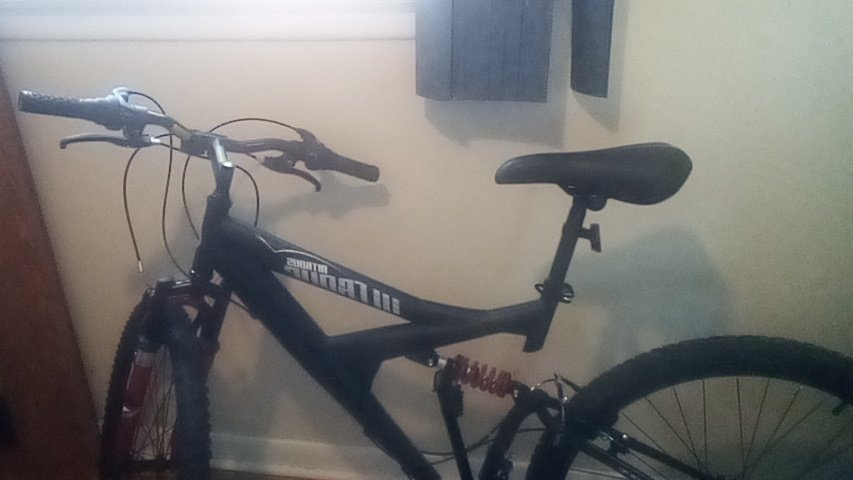 Silentk1ller16's tweet photo. Well fucking walking home all week. How about me biking to and from work from now on. That's right. I'll be doing about 50km a week. This boys about to shred the weight baby!!! Cardio here I come! 

#fitness #tryingtogethealthy #bike https://t.co/WBZojtP65x