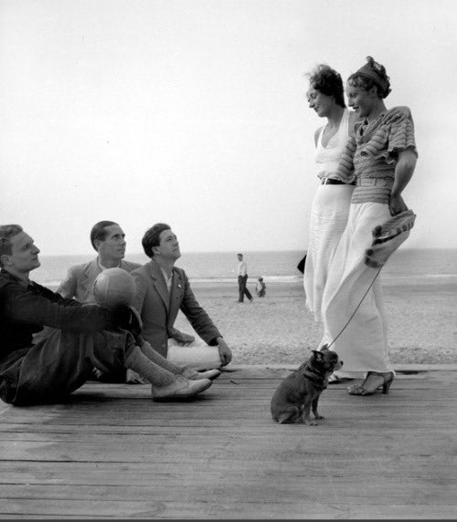 FranciscopolisE's tweet photo. Deauville, 1937 —-Boris Lipnitzki https://t.co/nRXzQE6Q4W