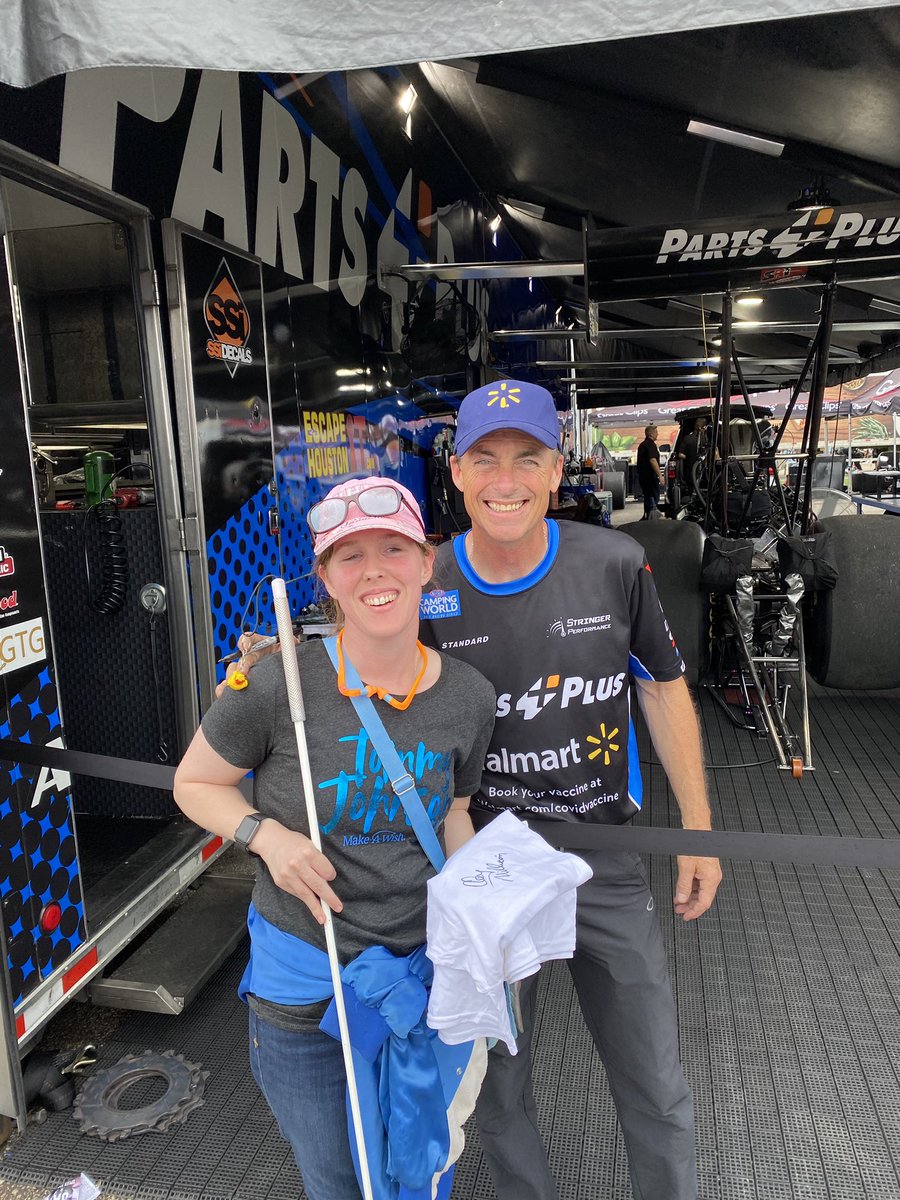 kayleigh281's tweet photo. it was great to get a pic with Top Fuel driver  @ClayMillican!! Good luck today!! https://t.co/9fEBHqIYhE