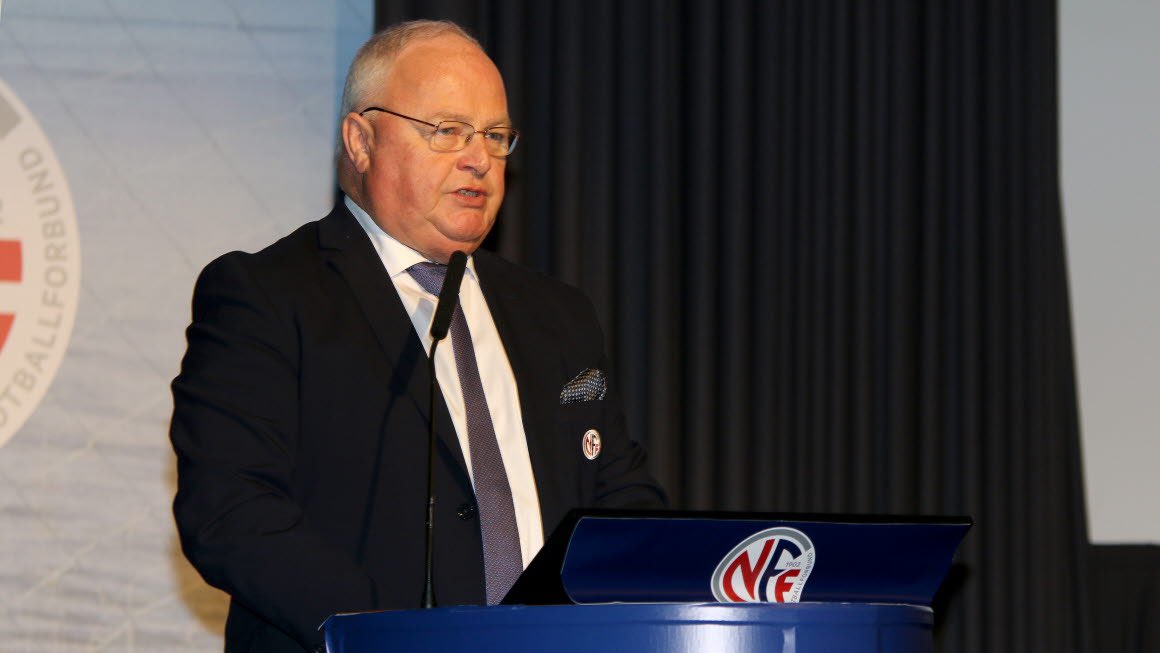 💬 | - Fotballen har ikke regelverk hvor vi kan sanksjonere brudd på myndighetenes anbefalinger ved normal trening. Min anmodning er at fotballen åpnes for alle, klubbene vil følge opp på en god og trygg måte, sier fotballpresidenten 👀

➡️ fotball.no/tema/nff-nyhet…

#ForzaTiller