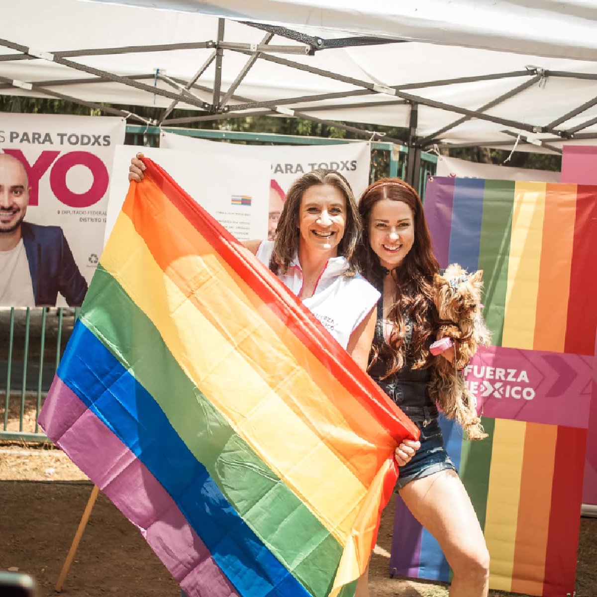 fuerzaxmexico's tweet photo. Hoy Fuerza Por México está a favor de los que no tienen voz, de esos seres que con su bondad, se ganan el amor de las personas.

En compañía de Laura Austin, Salvador Loyo, Ingrid Carreón y Gaby Pintos, hoy firmamos un compromiso para proteger a los seres de 4 patas. https://t.co/Z2Logs4E63