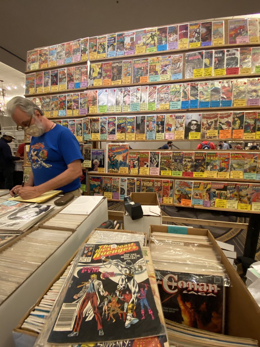 ParksAndCons's tweet photo. We stopped in at #ValleyComicCon at the Hyatt Regency Valencia. This small show returned with tons of comic deals and guests making some big purchases. We’ll post more pics in our IG stories and discuss on an upcoming podcast. https://t.co/Ld3dhugtce