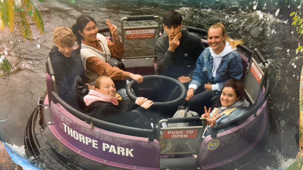lhsboarding's tweet photo. A busy weekend in the boarding house with a Friday film night, BBQ &amp; games on Saturday and Thorpe Park today🎢

@LuckleyHouse @BSAboarding #iloveboarding #filmnight #bbq #themepark https://t.co/oloBEx1wRa