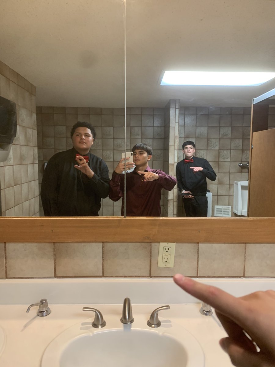 leo_murillo10's tweet photo. Sick ass night !! https://t.co/9sCGmQxttT