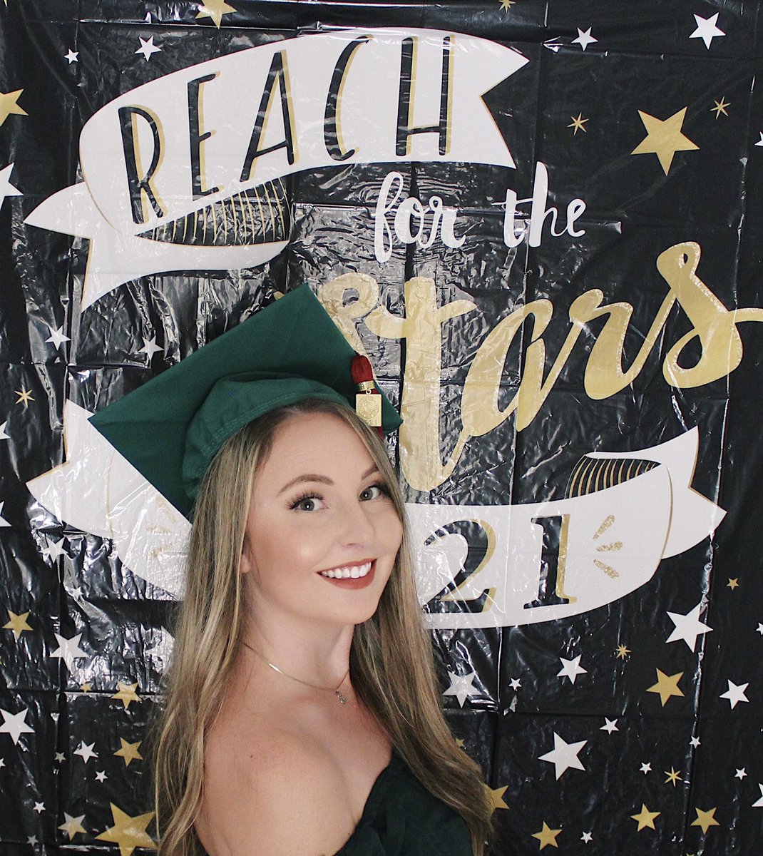 Shellbeehere's tweet photo. I graduated high school at 17 &amp; now graduated college at 28. 

#classof2021 #Graduation2021 #college #usf #GRADUATIONDAY #hireme #pr #ad #marketing https://t.co/tvoqGV4MGA