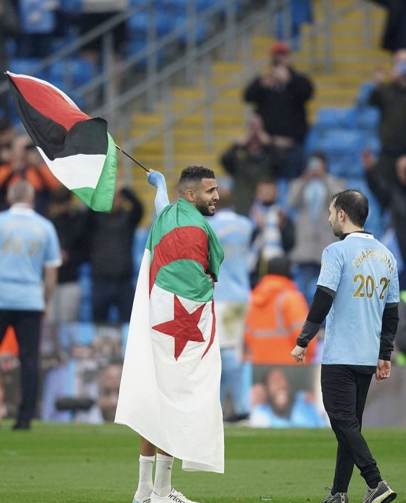 #ManCity
#InSolidarityWithPalestine 
Manchester City’s Algerian Footballer @Mahrez22 Waves the Palestine Flag After their Incredible win against Everton.Another soccer player showing their solidarity for Palestine.
#Alhamdulillah
One of the Reason Why I Love ⚽️ 🤞
#mancityeverton