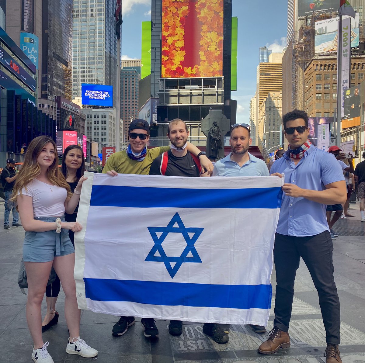 Small pro-Israel rally starting up in Times Square! 🇺🇸❤️🇮🇱