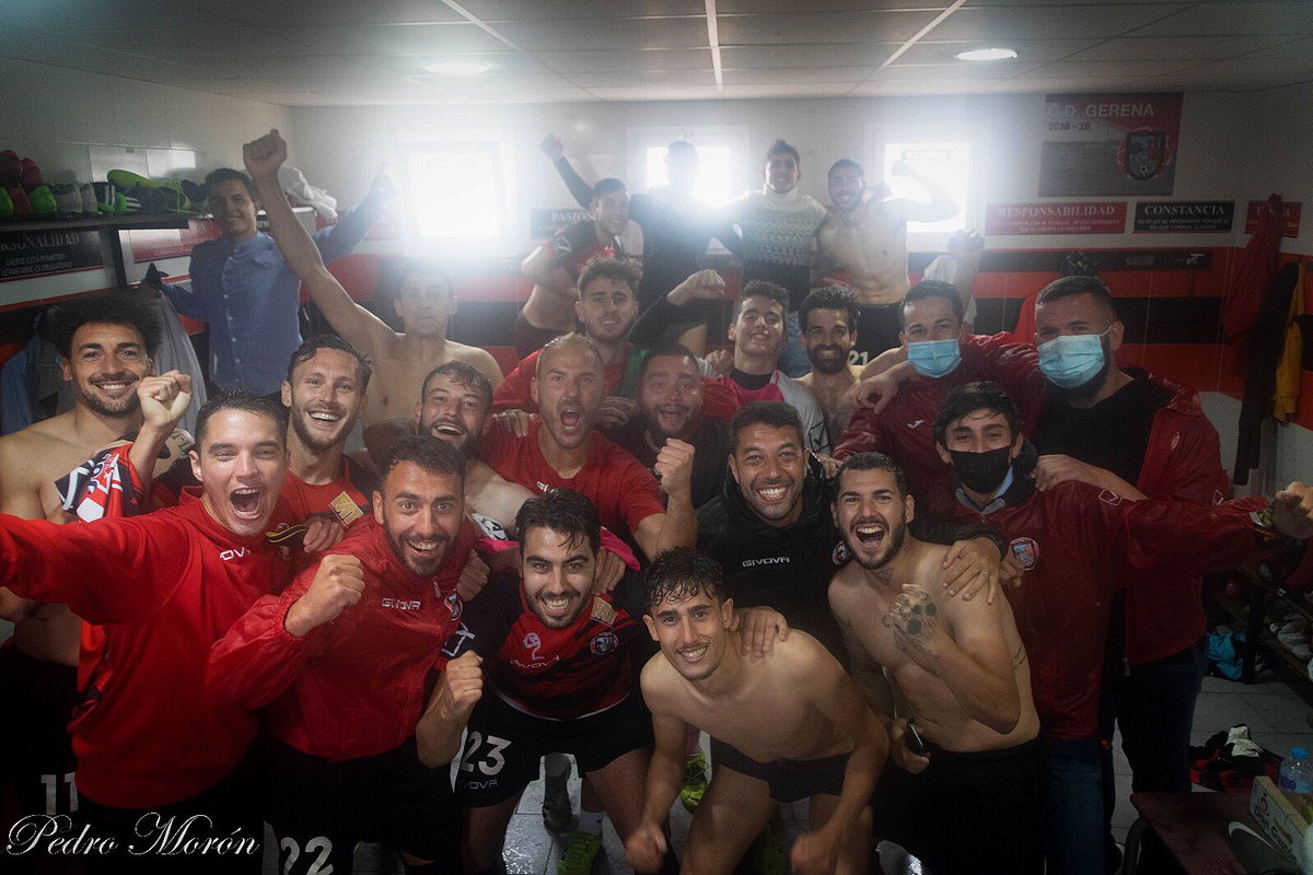 selupaez23's tweet photo. Gracias por darme la oportunidad de formar parte de este grupo y haber disfrutado de esta temporada desde dentro. Estamos donde meremos, un año más, somos de tercera!! ❤️🖤

@CD_Gerena #GarraYCoraje https://t.co/H1uZEJtnS1
