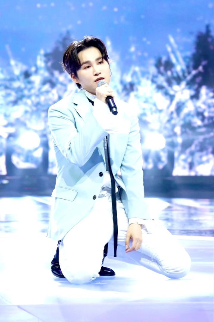 pamina_heerang's tweet photo. A musical peice sang by #KimHeejae He is a #trot_singer who can embrace #musical, ballad, rap, just name it. So deeply engaged as I hear this song
https://t.co/re1AkRPlZS https://t.co/3fjOv9wi2o