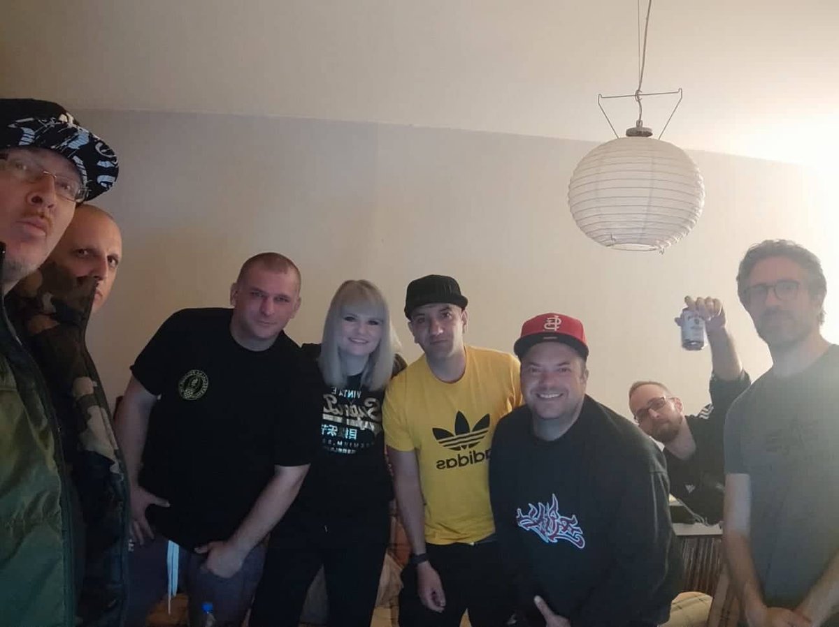 PurgerBlack's tweet photo. jucerasnje chillanje s ekipom! in da house #AfroHrvati Target, Hard, Kurs, Iva, Crnee, Chill, Goran i Spica! #aaight ZBG KAJ! https://t.co/kzUlmU4zUg
