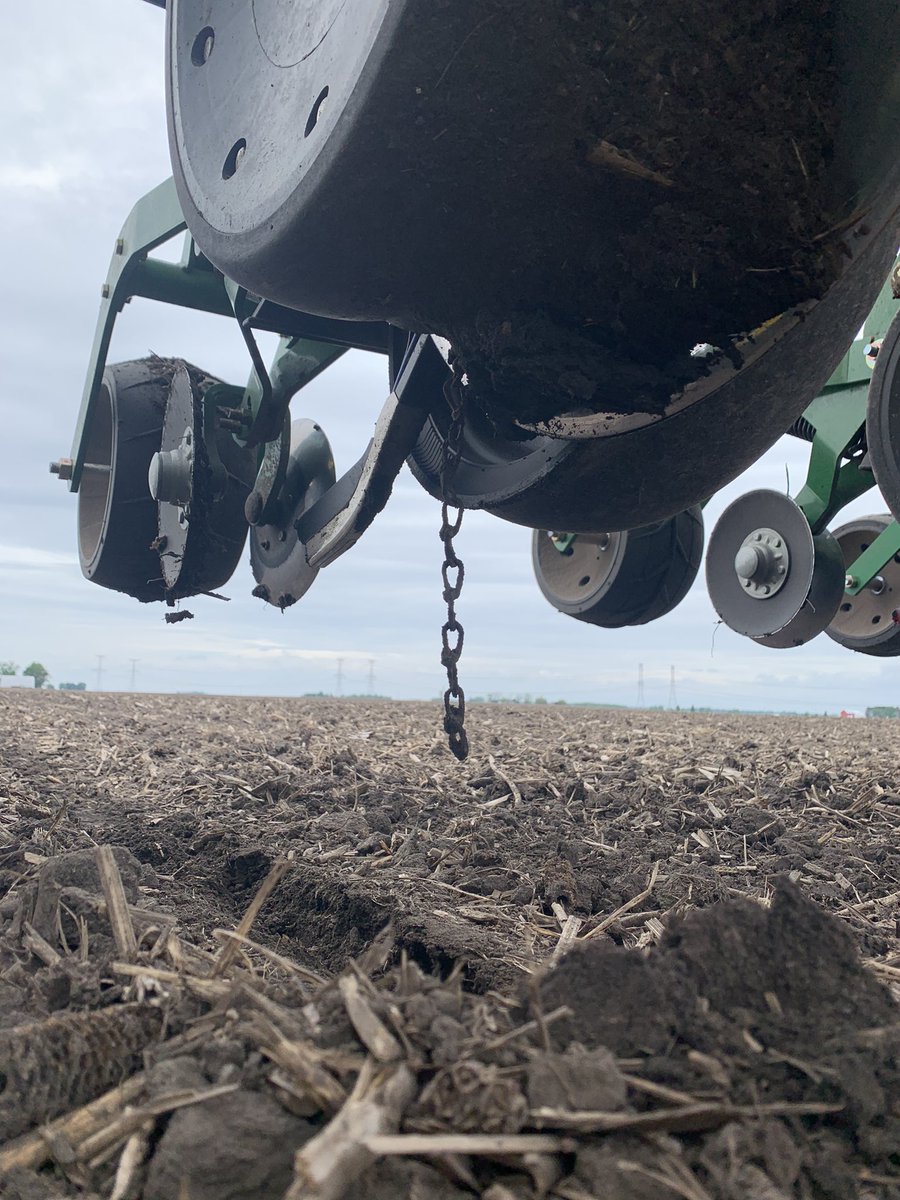 Aupperle_Ag's tweet photo. This week’s episode of “why you should never work on Sunday...” #thatshouldnotbethere #farmlife #plant21 #forgivemeformywordswereunholy https://t.co/Nc23F3DcYM