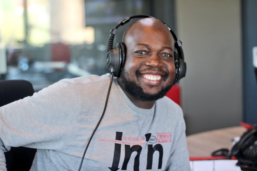 Powerfm987's tweet photo. ON AIR: You're listening to #POWER987Music's, #POWERBeat with @MashabanePeter until 00:00.
Exploring music from the African continent and music inspired by the continent.
Listen live:https://t.co/Az25AYS7M8
πΊ | Dstv audio channel 889. https://t.co/qLJXA9IpWu