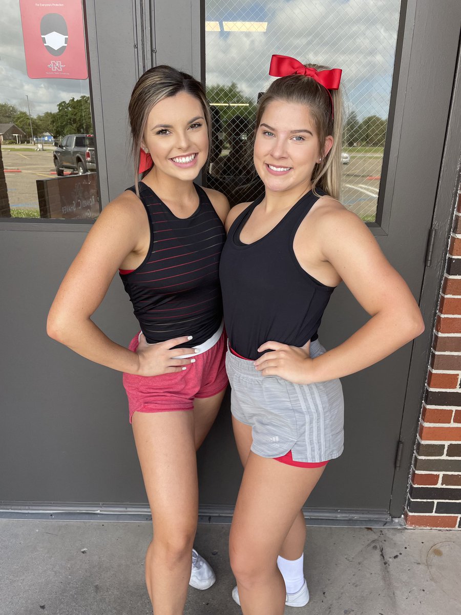 MorganLeblanc30's tweet photo. Year 3 cheering on the Colonels... time pls slow down ;( ♥️ https://t.co/dhwwSUFJXc