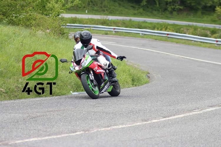 Book4Track's tweet photo. Oggi @4gt_photo ci porta a fare un po’ di turismo sulla SS65 futa direzione passo della raticosa 😃😃😃👍 @chaletraticosa #ss65 #passoraticosa #raticosa #mototouring #mototraveler #mototurismo #motorbike #motori #book4track https://t.co/IvbUHx7y2F