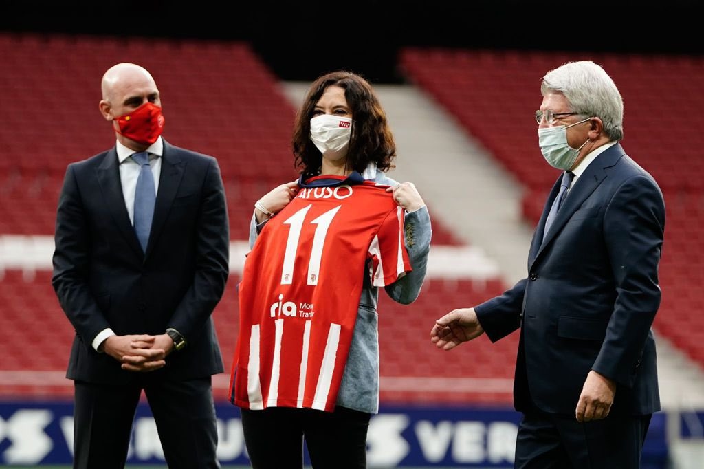 IdiazAyuso's tweet photo. Enhorabuena a una de las mejores aficiones del mundo.

Habéis demostrado que nunca hay que dejar de creer.

¡Aúpa @Atleti! #CampeonesPartidoAPartido https://t.co/XsiFAcfz3h