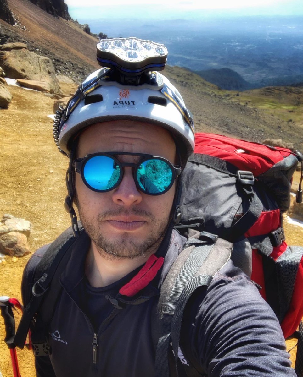 Ivan_ASanchez's tweet photo. He aprendido que la mayoría de las personas queremos vivir en la cima (placer inmediato), sin darnos cuenta que la felicidad está en la forma de subir y disfrutar del camino escarpado (vida). 

#mountains #freedom #peaceofmind https://t.co/Py2pBoW6k3