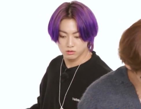 katsfilms's tweet photo. when jungkook wears dangly necklaces https://t.co/8Djbf7K6a1
