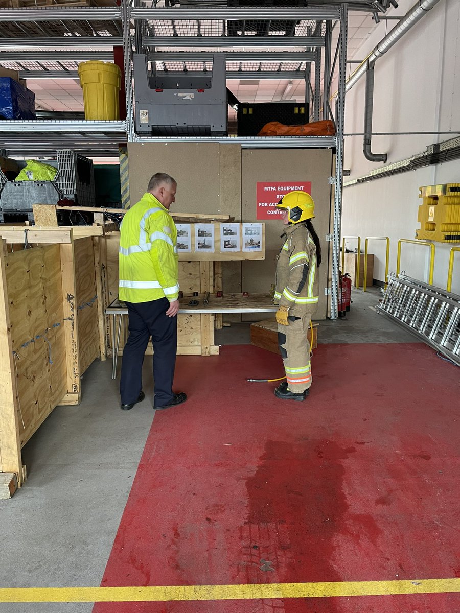 Lynsmc31's tweet photo. Another positive action session today for @Tyne_Wear_FRS future firefighters. Again, some great demonstrations of attitude and determination. Thanks again to those who supported the day! #PositiveAction #FutureFF 👩🏾🚒👨🏻🚒🧑🏻🚒 https://t.co/PpCHK17aYM