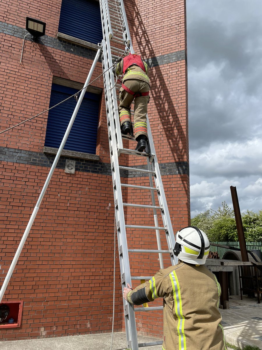 Lynsmc31's tweet photo. Another positive action session today for @Tyne_Wear_FRS future firefighters. Again, some great demonstrations of attitude and determination. Thanks again to those who supported the day! #PositiveAction #FutureFF 👩🏾🚒👨🏻🚒🧑🏻🚒 https://t.co/PpCHK17aYM