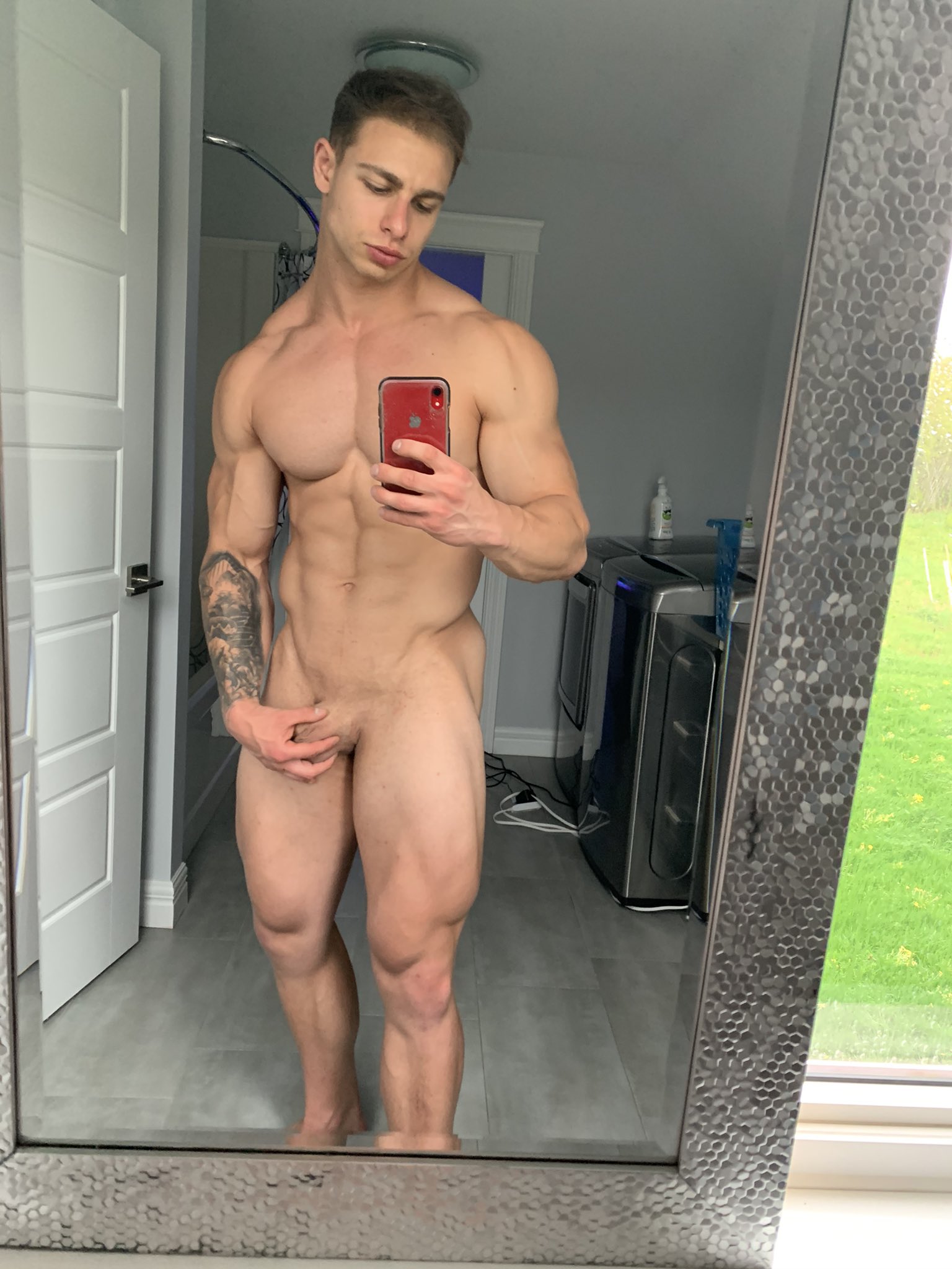 Everyone looks better when they are shredded. https://t.co/wMEwwlQJWn