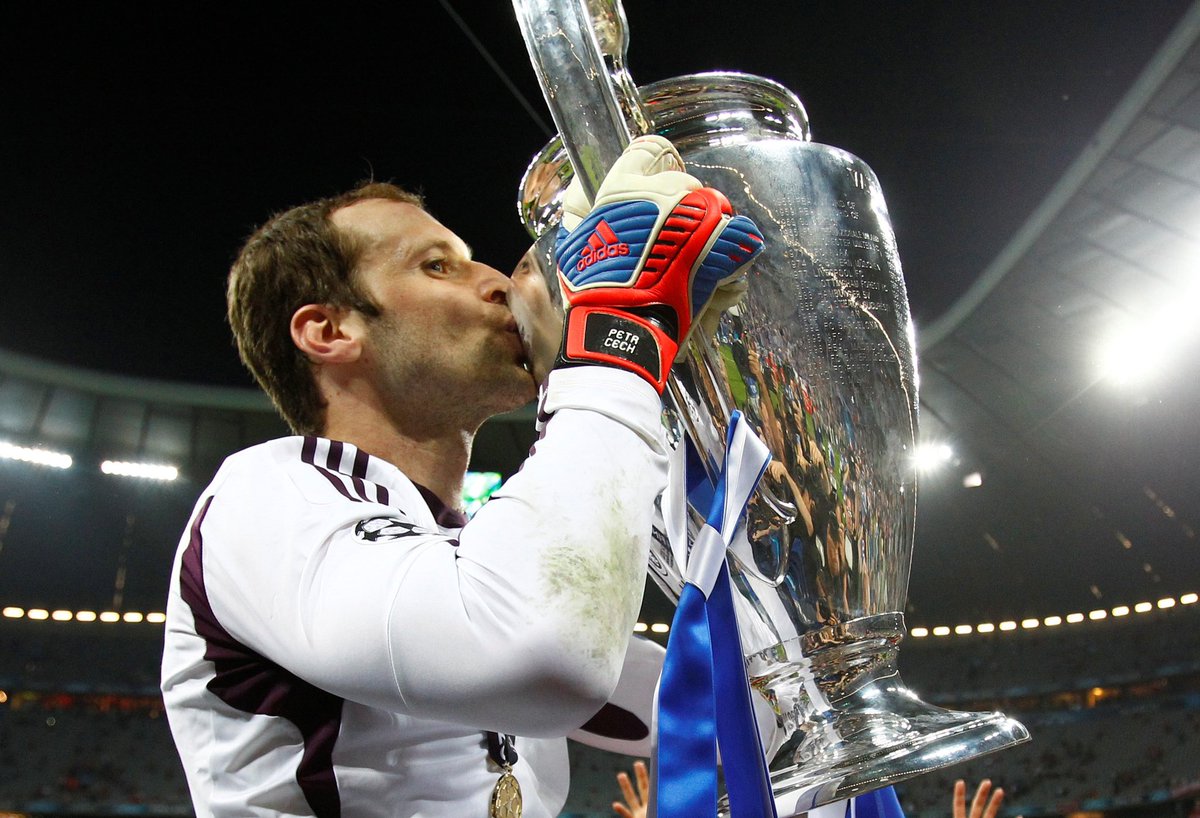 willreyner's tweet photo. Mendy injured. 

Cech still registered in our squad as our 4th choice. 

Get your helmet out of the cupboard we’re having one last ride @PetrCech https://t.co/zakzy2k9JX
