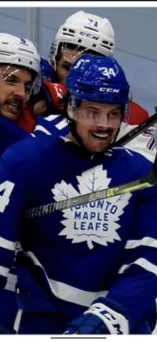 willyh87's tweet photo. @spittinchiclets  When Ben Chiarot chokes you put and you turn into Jim Carrey in me, myself and Irene! #NHLPlayoffs #MapleLeafs #JimCarrey #GoLeafsGo https://t.co/UpKK8JEAVL