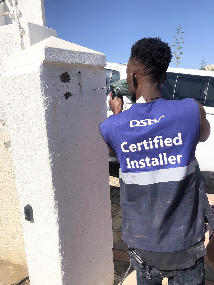 AdvanceInvestm1's tweet photo. OUR SERVICES🇳🇦

•GARAGE DOORS
•ALARM SYSTEM 
•GATE MOTORS/AUTOMATION
•CCTV CAMERAS
•ELECTRIC FENCING
•DSTV INSTALLATION 
•ADVANCE VEHICLE TRACKING 

☎️0813159343 
📧info@advanceinvestmentsgroup.com https://t.co/yGXHxjI6oM