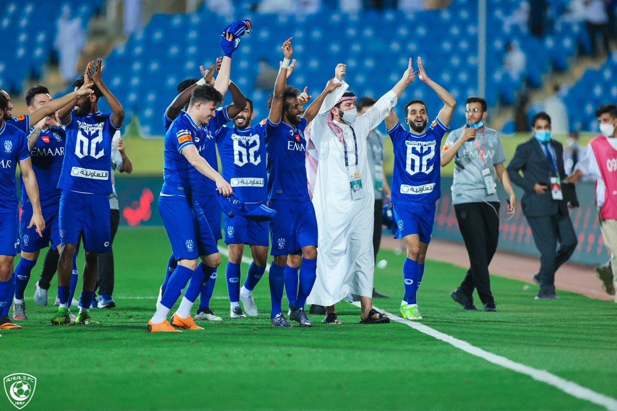 Alhilal_FC's tweet photo. 📸 الحي يحييك.. و"#الهلال يزيدك ذهب" 🏆😍💙

#٦٢بطولة_زرقاء_هلالية https://t.co/8oAs8kpJDG