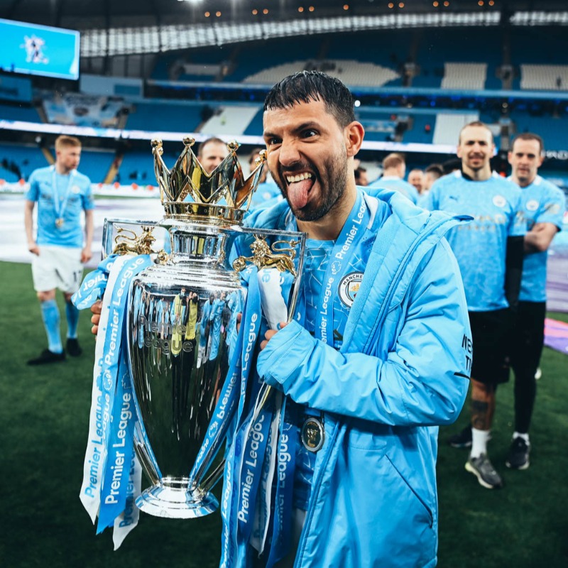 ManCity's tweet photo. 𝙏𝙧𝙤𝙥𝙝𝙮 𝙜𝙖𝙡𝙡𝙚𝙧𝙮 📸🏆

Tap for more! ⬇

🔷 #ManCity | https://t.co/axa0klD5re