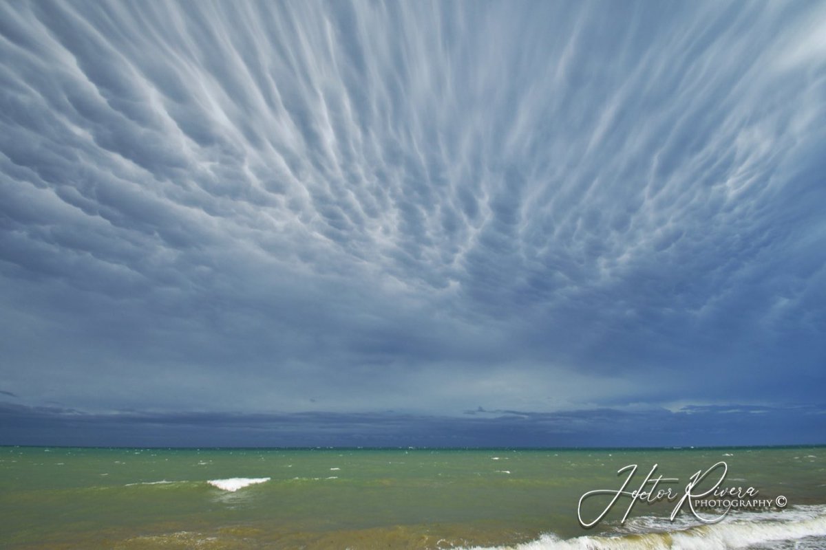 HRpics's tweet photo. Fotos de mal tiempo al sur de Guayama impresionante vista de las nubes mammatus. @DeborahTiempo 
.⁣
#clouds #storms #lightningstorm #weather #nature #stormphotography #lightning #stormchasers #photooftheday #naturephotography #weatherphotos #photography #storm #stormclouds https://t.co/UkD6JsPDLi