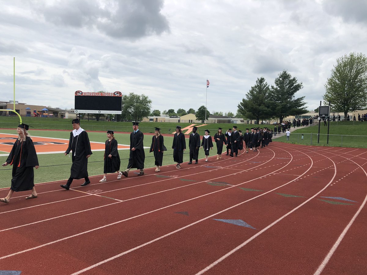 They did it!! Congratulations to the <a href="/KirksvilleHigh/">Kirksville High School</a> Class of 2021. #KVPROUD🐅