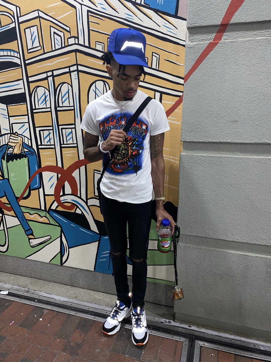 narley5ive's tweet photo. 5.22.2001 A 5STAR WAS BORN 👨🏽‍🔬⭐️✋🏼 #BDAYRECAP #DUBCLUB https://t.co/N6cIsRYqoj
