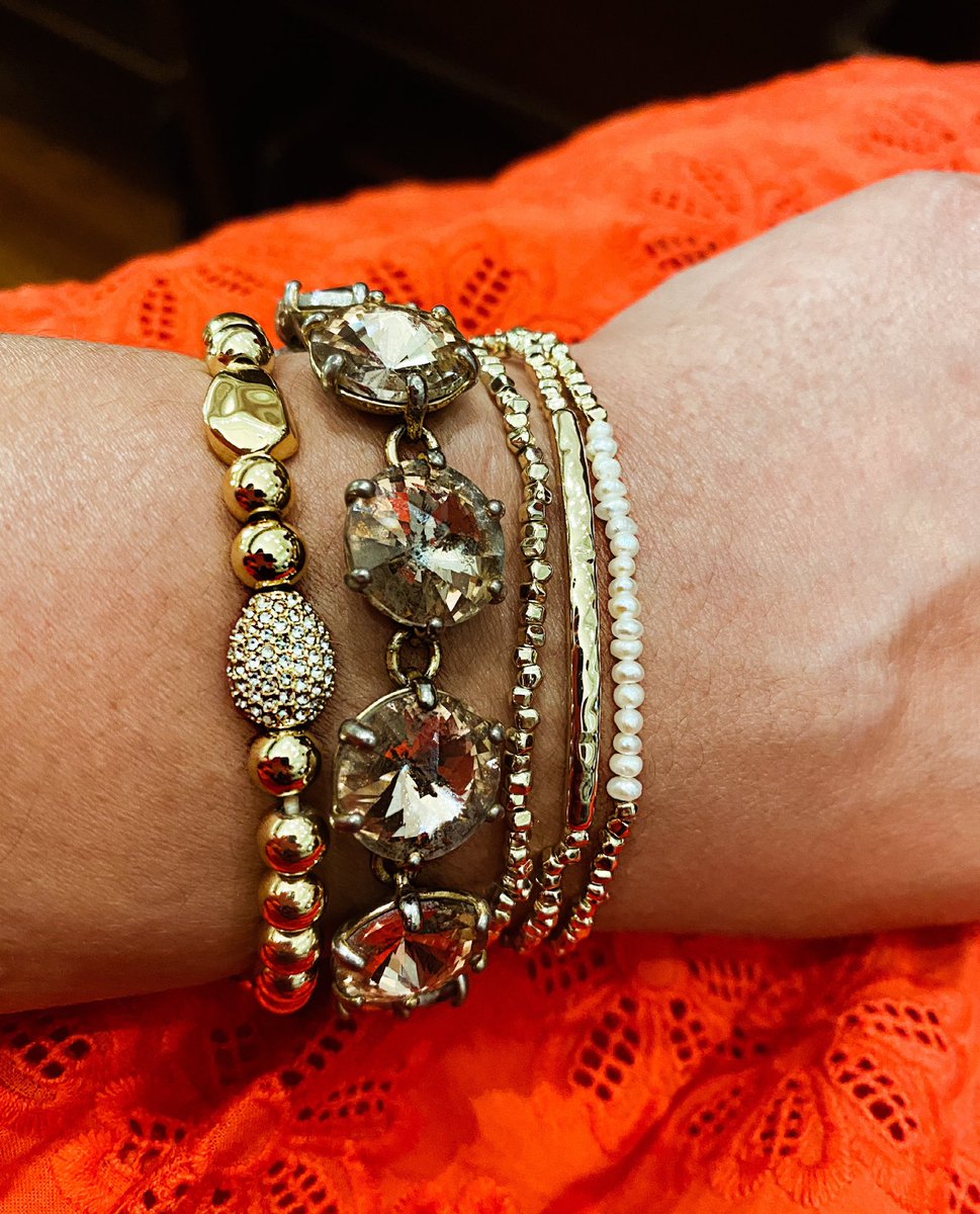 EAMinieri's tweet photo. This was a last minute, throw together. But I’m kinda obsessed!!

My goal with an arm stack styling is always to create a bold presence that is ultimately delicate and feminine. I’d say this stack crushes that goal! https://t.co/qVQEKjYamo