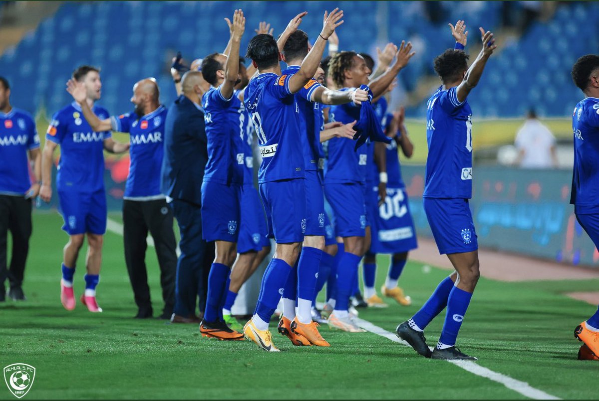 saud9098's tweet photo. #٦٢بطولة_زرقاء_هلالية #الهلال_lلتعاون 💙قولو يالله يالله زرق الفنايل 
قولو يالله يالله سوو الهوايل 
العب يالازرق.. العب شووووت 
لاتخلي فرصه .. فرصه تفووووت 
كره سعوديه خلها خليجية .. https://t.co/UAx43s8Uif
