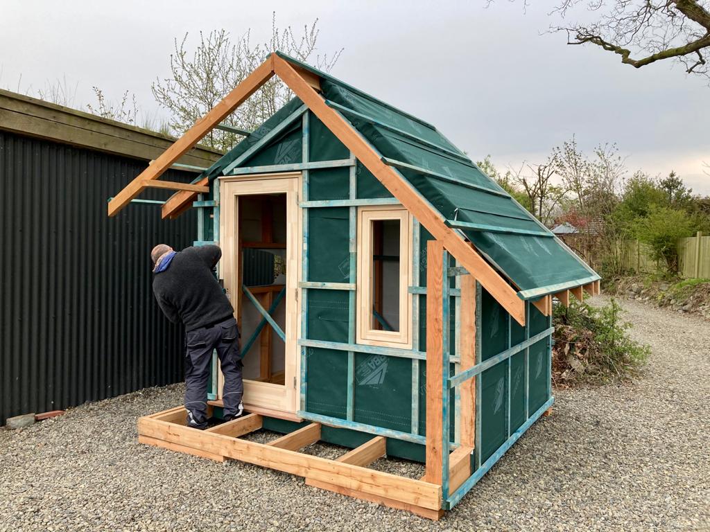 It’s a tad wetter than usual in West Wales but the water resistant membrane, doors/windows are in to keep our pilot pod dry. Exciting to see the unique roof design come together.
#pods #gardenoffice #gardenroom #handmade #madeinwales #welshlarch #ceredigion #welshtimber