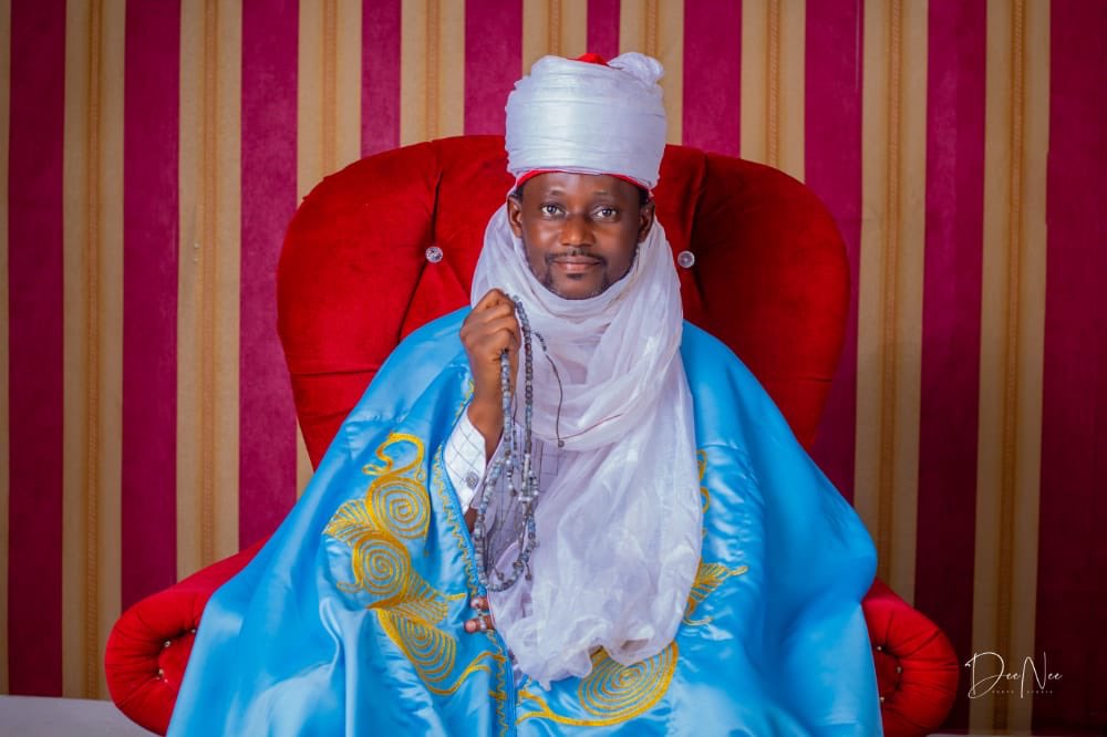 MissionTinubu27's tweet photo. 1/2
DAMINA BAKIDA MUGUNTA!
@Engineer_Musty DA SHAIDAR AL’UMMA KAYIWA KANKA ADO!

Engr. Mustapha Muhammad Kofar marke, muna qara godiya ga Allah domin duniya ya shaideka da kyakkyawar zuchiya.
Anyi maka shaida da fada dakuma aiki da gaskiya, anshedeka da taimako da zuchiya daya https://t.co/jrldrLpw8r