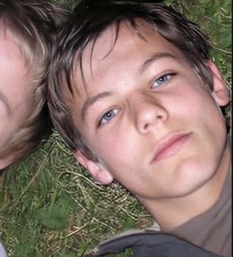 thinking about teenager louis tomlinson💭