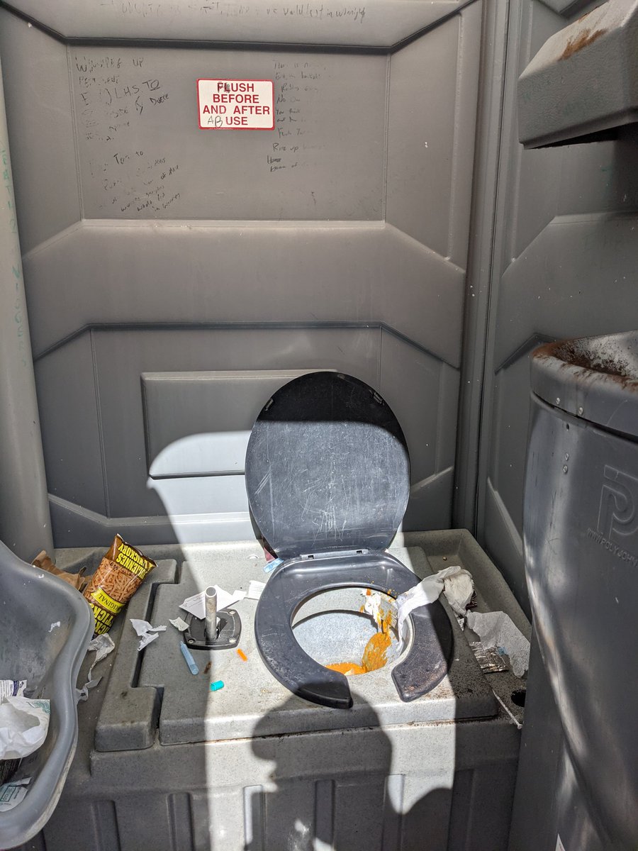 The porter potty at St James Park may need a bit of freshening up <a href="/Toronto311/">Toronto 311</a> #opioidcrisis