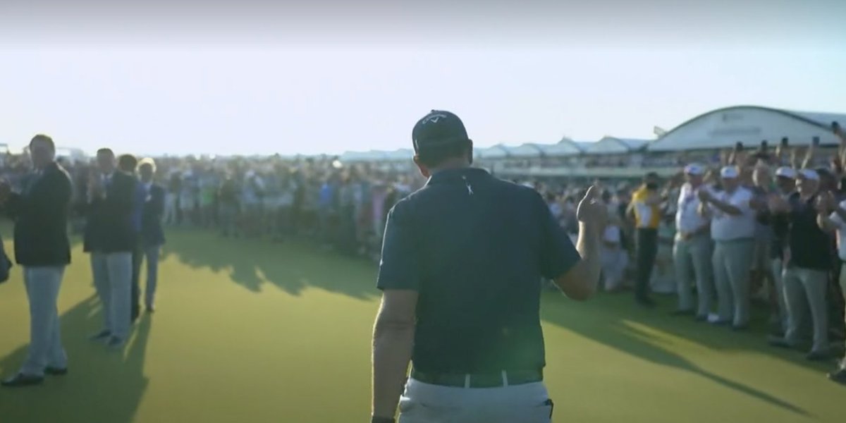 GolfDigest's tweet photo. Thumbs up all around for the oldest major champion in history. 👍

#PGAChamp https://t.co/xGyf4z1YL4