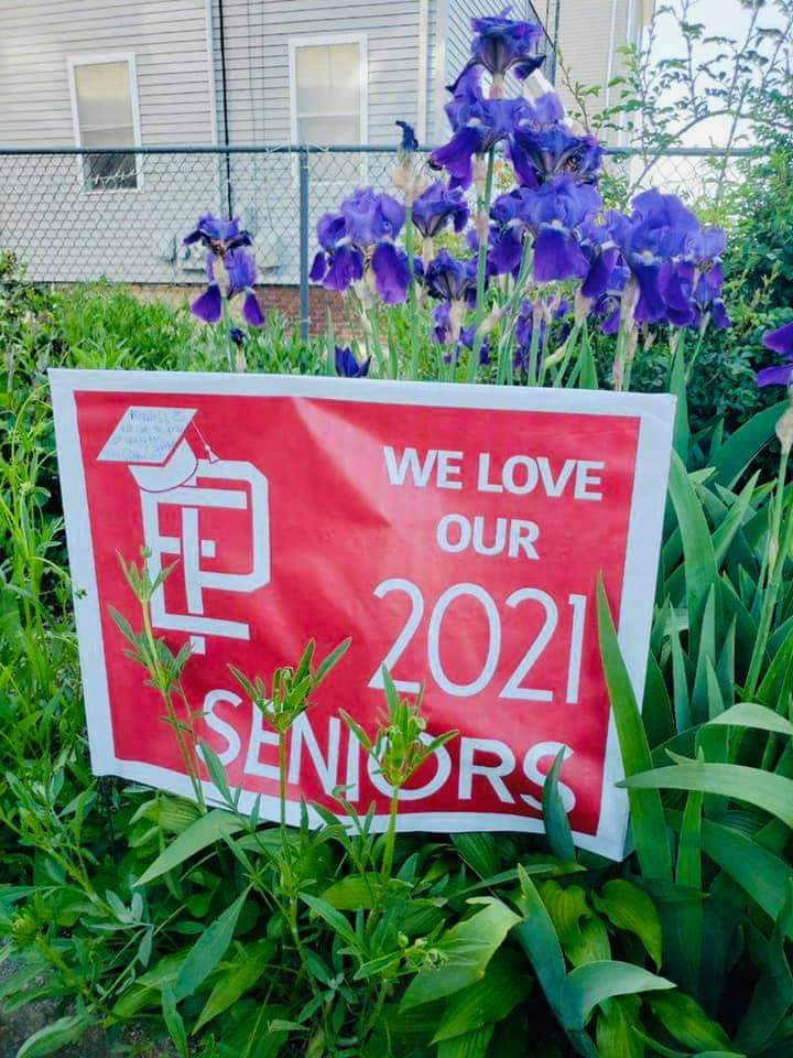 cbsprov's tweet photo. Delivering 🎓 signs to our seniors‼️‼️‼️@debicord
#townieprideneversleeps ❤️🤍
#classof2021❤️🤍❤️🤍
#ephs ❤️🤍❤️🤍❤️🤍 https://t.co/38GoFuUu6l