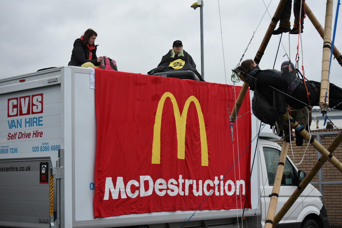 ❗️UPDATE❗️
All rebels have been released! <a href="/McDonaldsUK/">McDonald's UK</a> stores are shutting across the country due to lack of supplies and it looks like it’s only going to get worse for them! This is direct action and it doesn’t end today. Keep the momentum up, let’s think big and brainstorm.