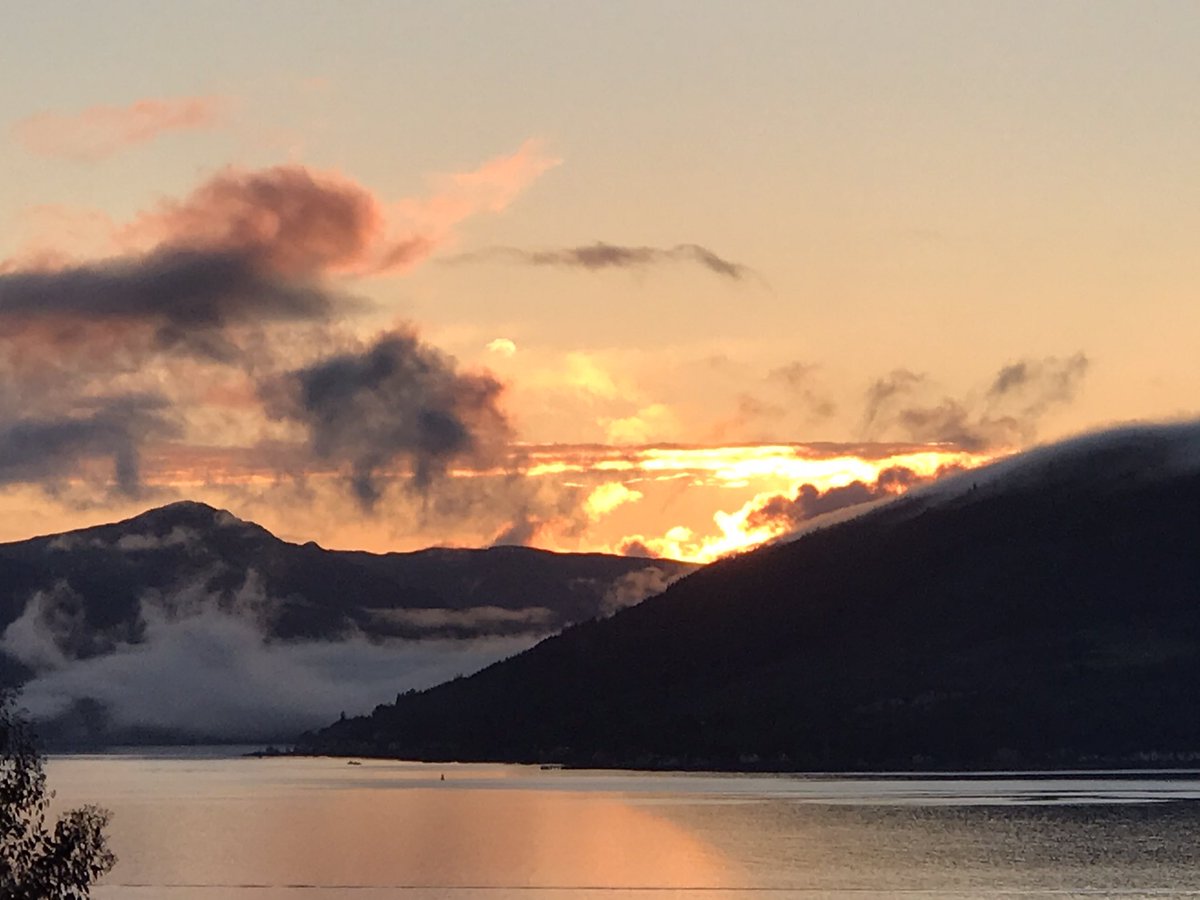 TheLastGoodGirl's tweet image. Reward for a very rainy day #subset #inverclyde #sunset #burney #yesburneyisaword #nofilter