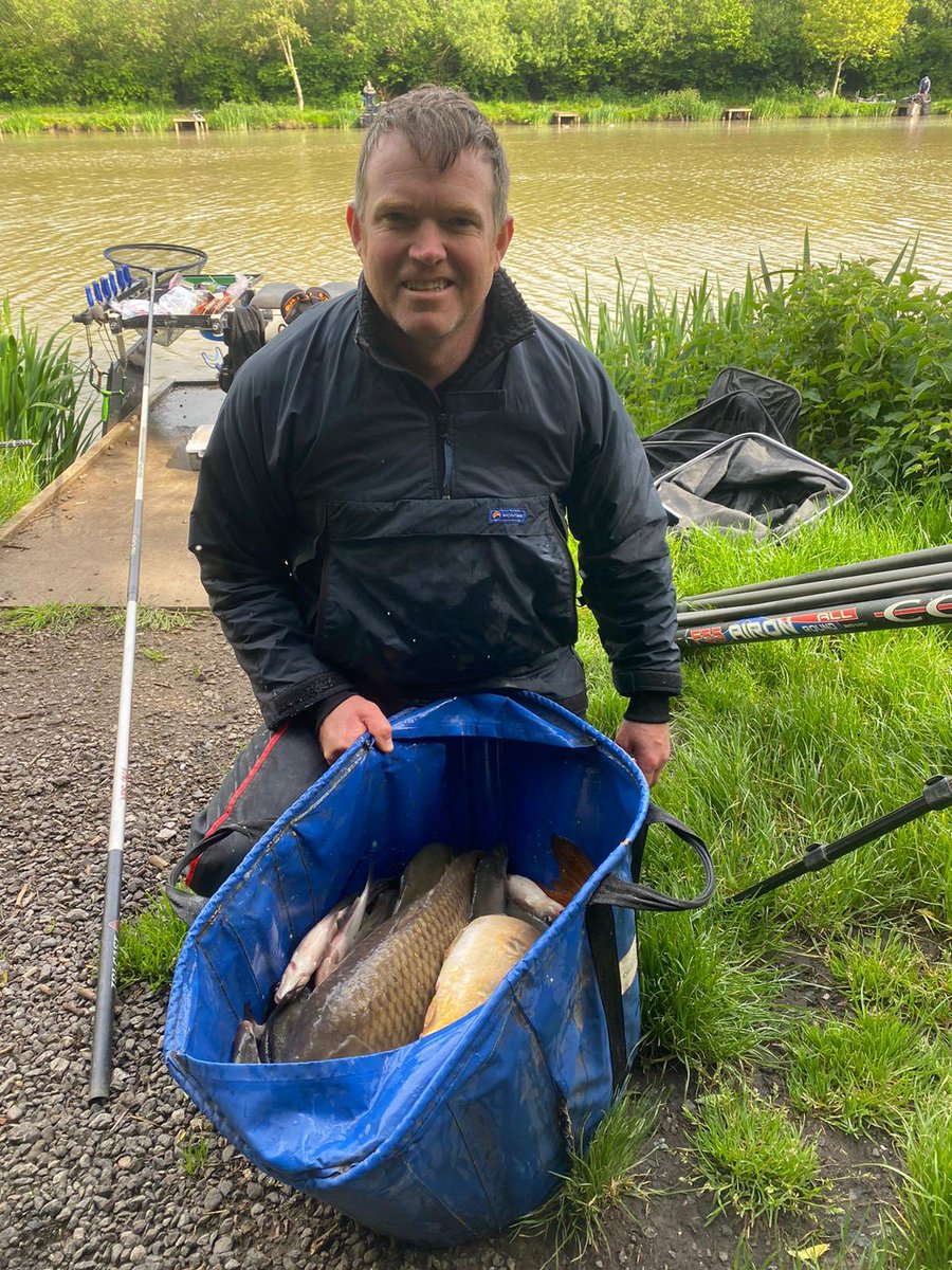 ArmyAngling's tweet photo. Bit of a damp one for Army Team Angler Lee McGinlay today 🌧🌧

Fishing at Woodlands on Kestrel he narrowly missed out of framing overall after putting together a decent net of skimmers before the carp showed up to win the section with 66lb 13oz 💪🏼

@CO_3RIFLES @ArmySportASCB https://t.co/8OsZRBA1bU