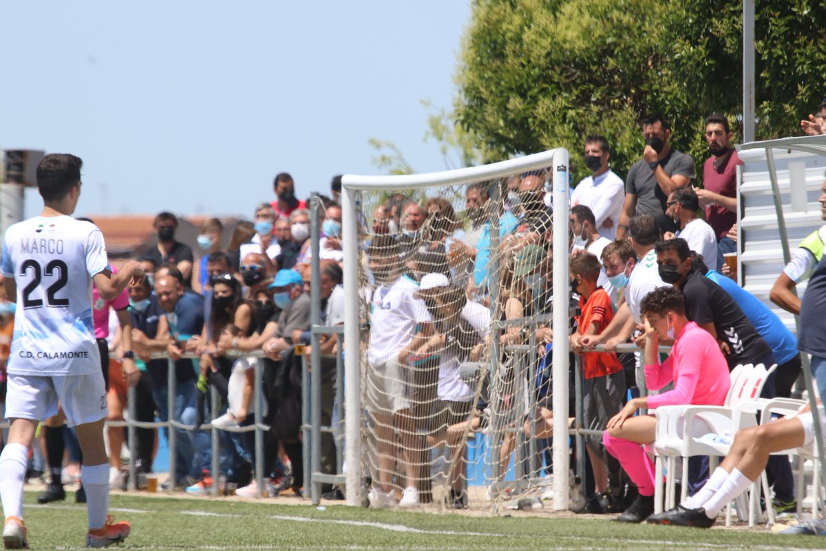 Increíble lo de hoy! Como siempre la afición no falla... Estamos a un paso, el domingo lo daremos! 💪🏽⚽