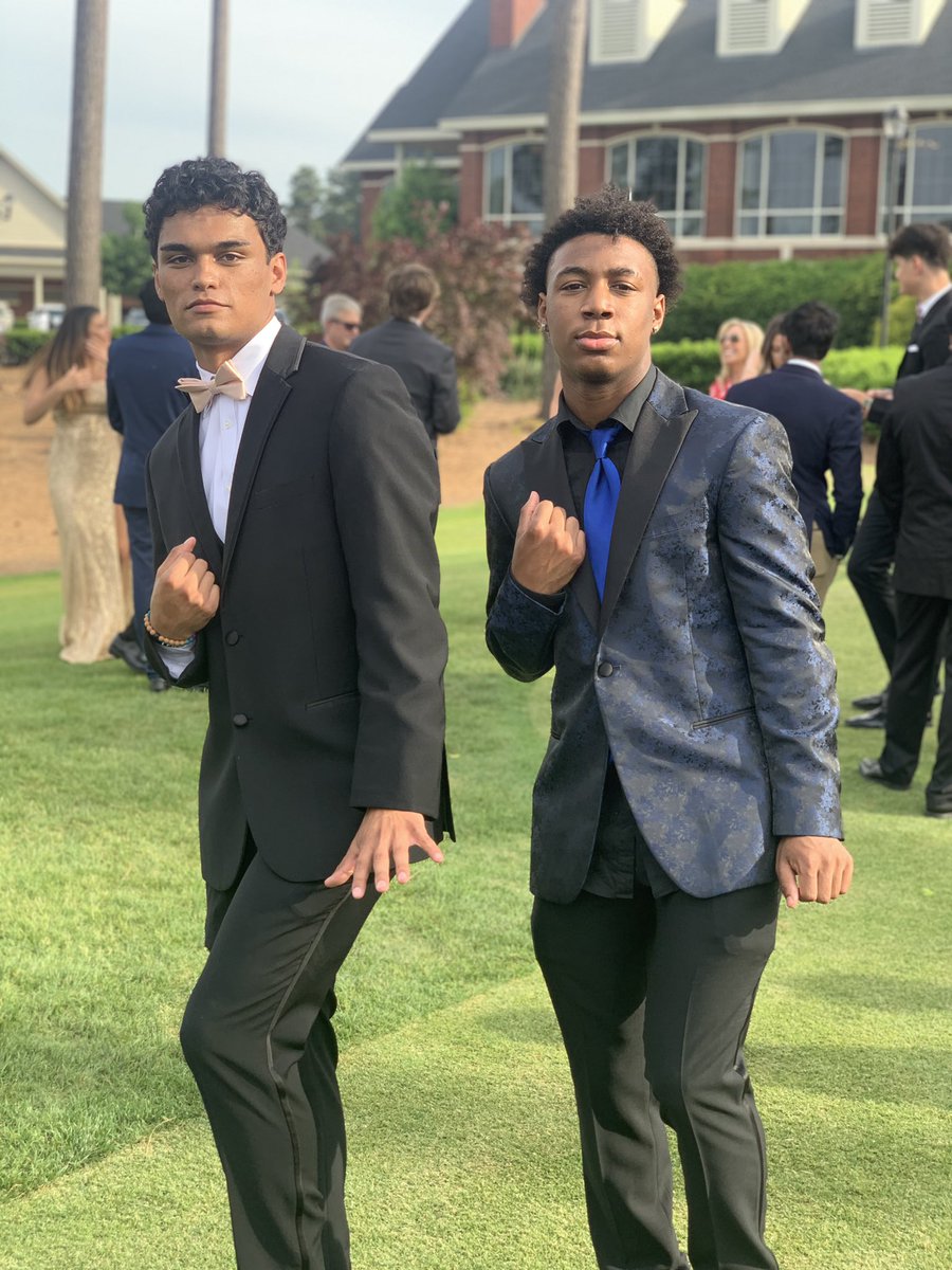 wegerski8's tweet photo. Prom with my boys 🏈 https://t.co/uSy3WPQlF1