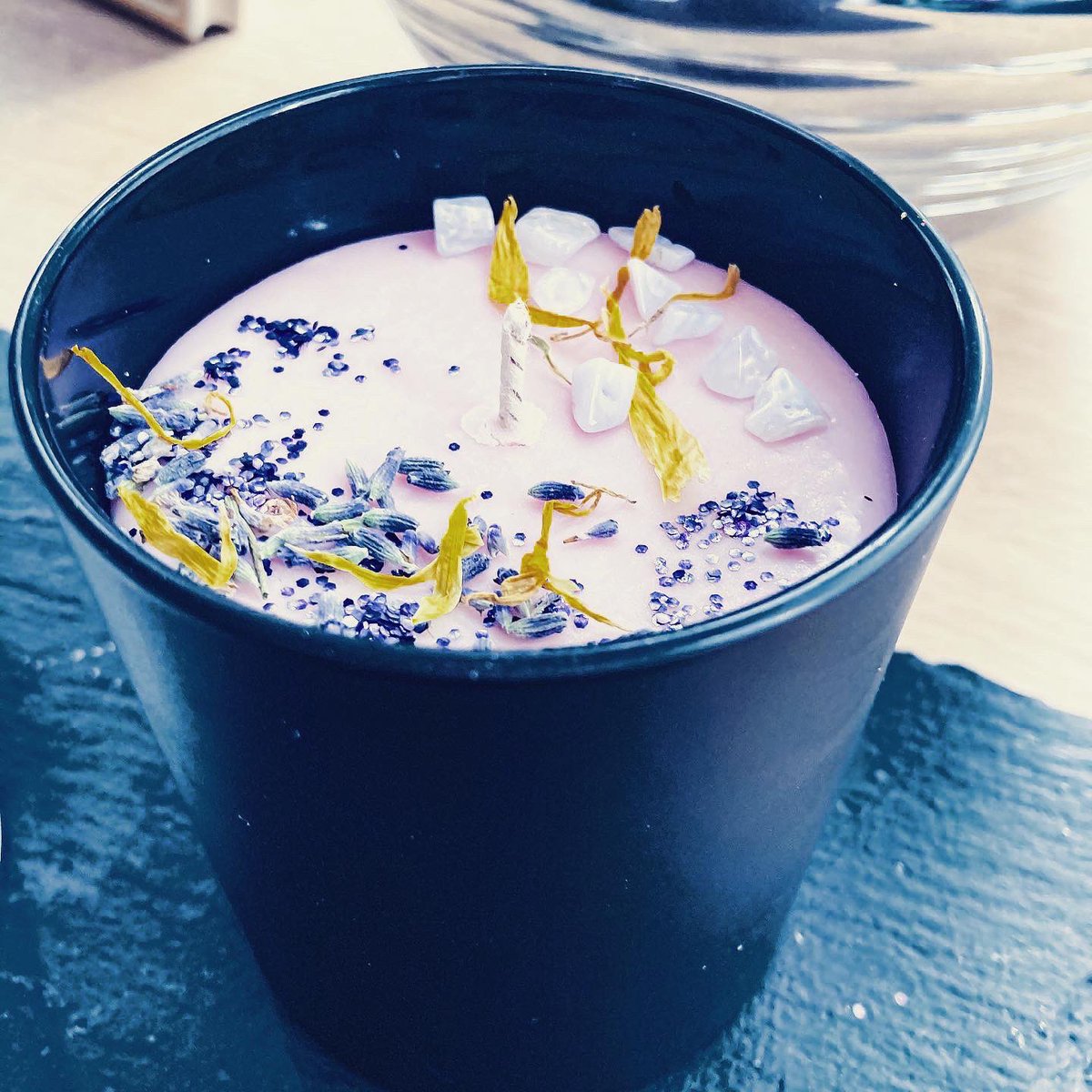 AromasEllie's tweet photo. #Aromatherapy #Artisan #Bespoke #Botanical &amp; #CrystalInfused #SoyWax  Candles. 50hrs Clean Burning. 

Chemical, Additive &amp; Preservative Free. #aesthetic 

#Calming #Uplifting #Grounding #Femme Blends available to suit your mood 😍

💛🦋 https://t.co/BhgG3pwTmV